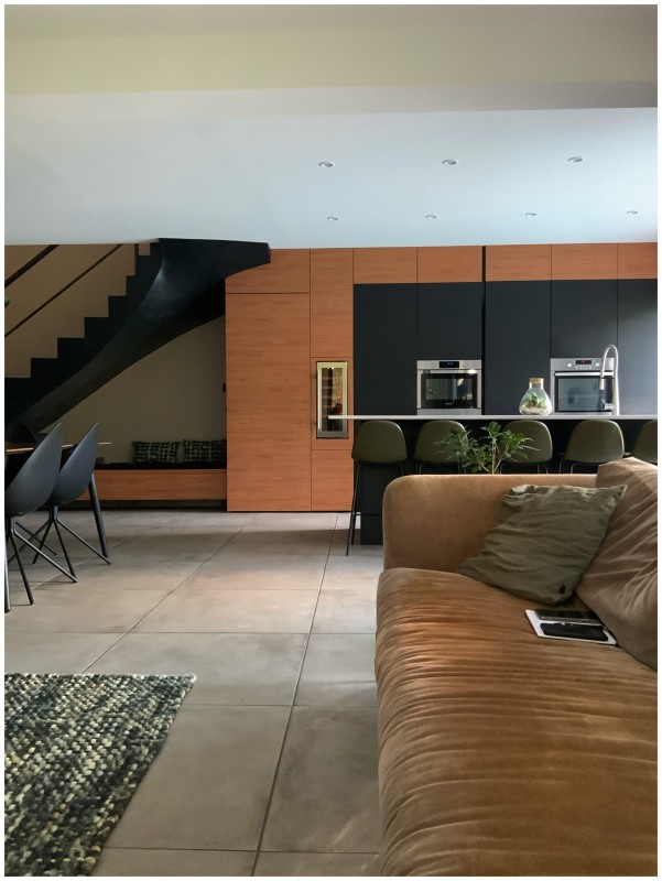 Décoration intérieure élégante pour cette maison contemporaine située à Coudoux dans le Sud de La France