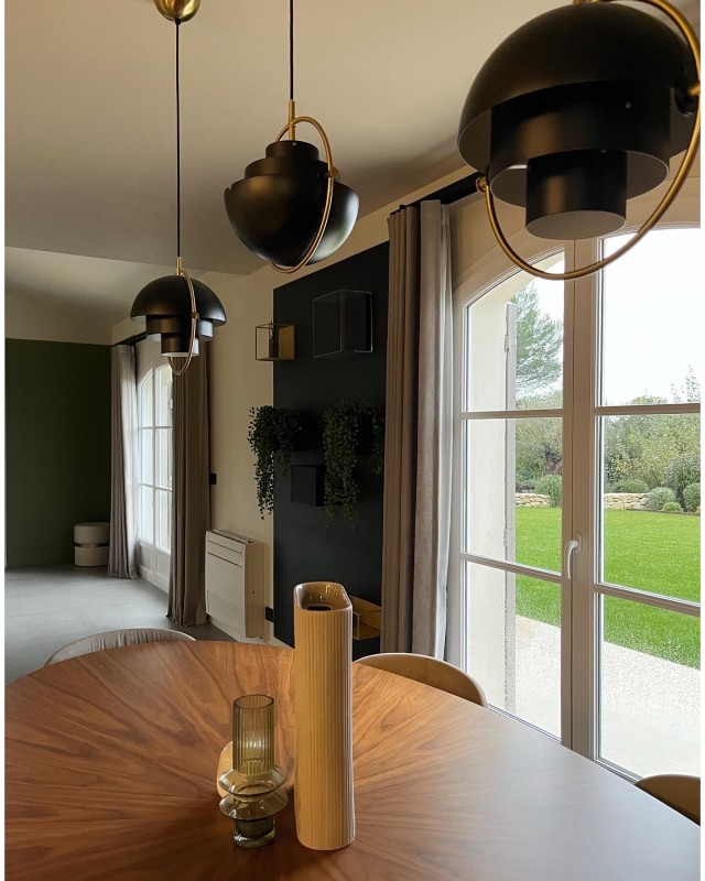 Avant/ après Rénovation d’une bastide des années 70 : rénovation intérieure et extérieure à la décoration soignée