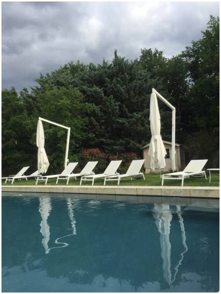 Création de chambres de charme de luxe et de gites dans le Luberon à Puyricard dans le Sud de la France