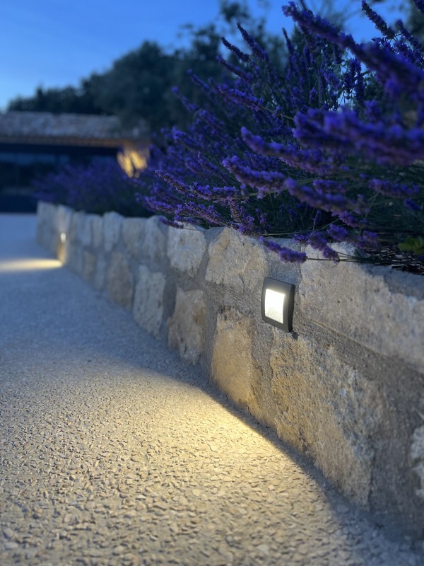 Une bastide entièrement aménagée et décorée par l’agence d’architecture d’intérieur située à Aix en Provence et à Rustrel