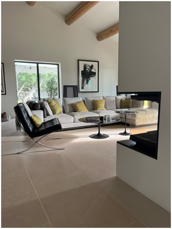 Une bastide entièrement aménagée et décorée par l’agence d’architecture d’intérieur située à Aix en Provence et à Rustrel