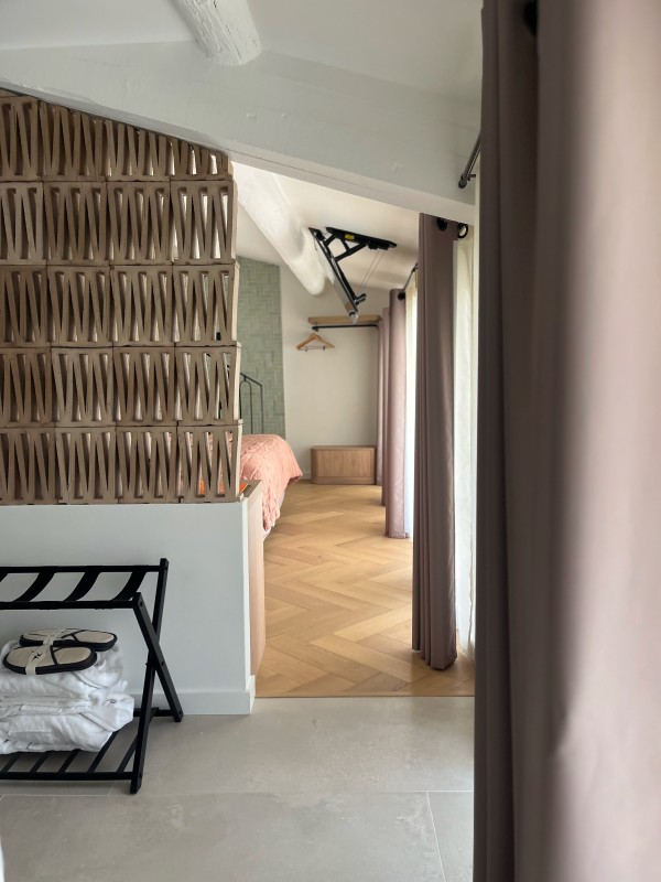 Rénovation et décoration intérieure d'un hôtel 4 étoiles et d'un restaurant étoilé en Drôme Provençale à Malataverne