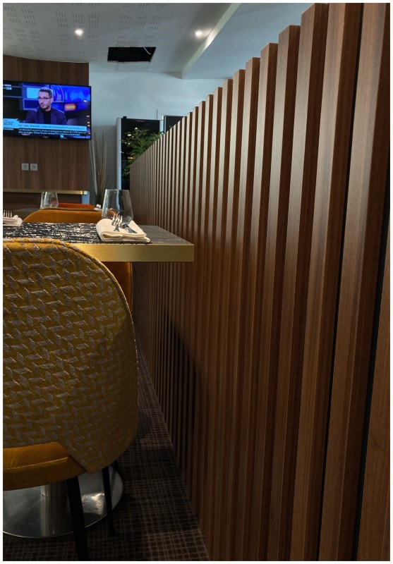 Rénovation intérieure et décoration d'intérieur d'un restaurant d'hôtel de luxe dans le Sud de La France