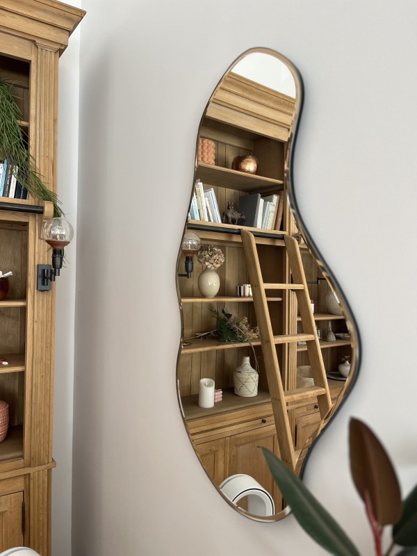 Magnifique rénovation intérieure d'une villa baignée de soleil dans le Sud de la France près de Gréasque à l'esthétique pure et élegante