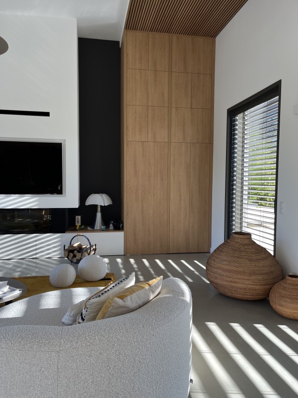 Rénovation et décoration intérieure pour ce projet de construction non terminé dans la région d’Aix en Provence.