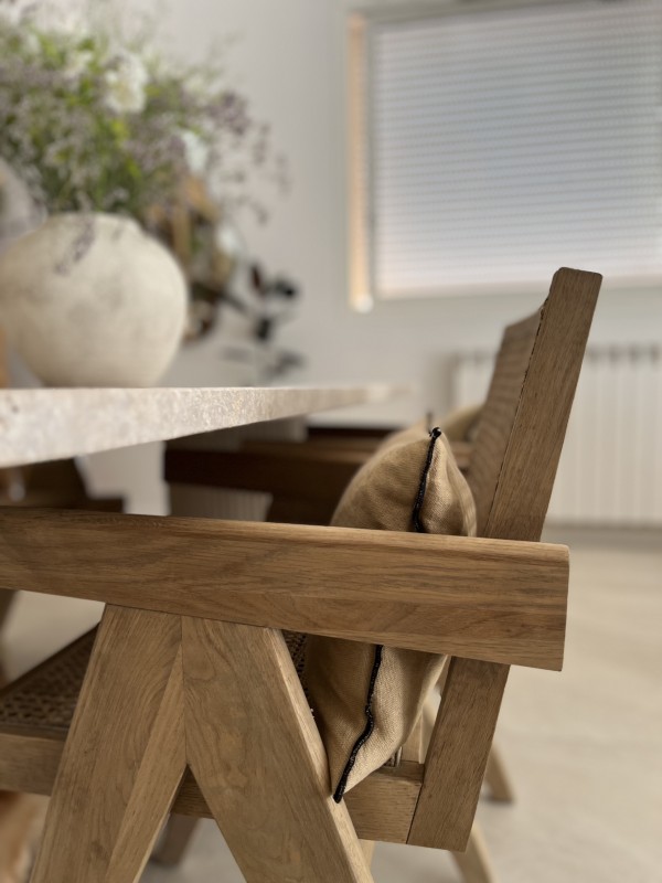 Magnifique rénovation intérieure d'une villa baignée de soleil dans le Sud de la France près de Gréasque à l'esthétique pure et élegante