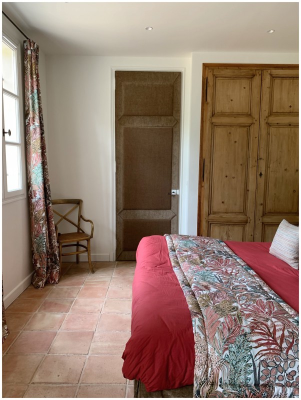 Une chambre d’amis complètement repensée avec une salle de bain sur mesure