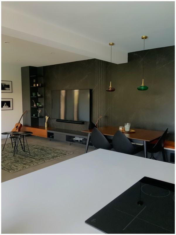 Décoration intérieure élégante pour cette maison contemporaine située à Coudoux dans le Sud de La France