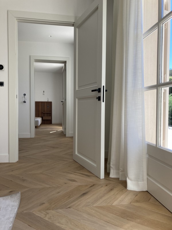 Portes originales dessinées sur mesure pour une maison d'exception sur St Tropez