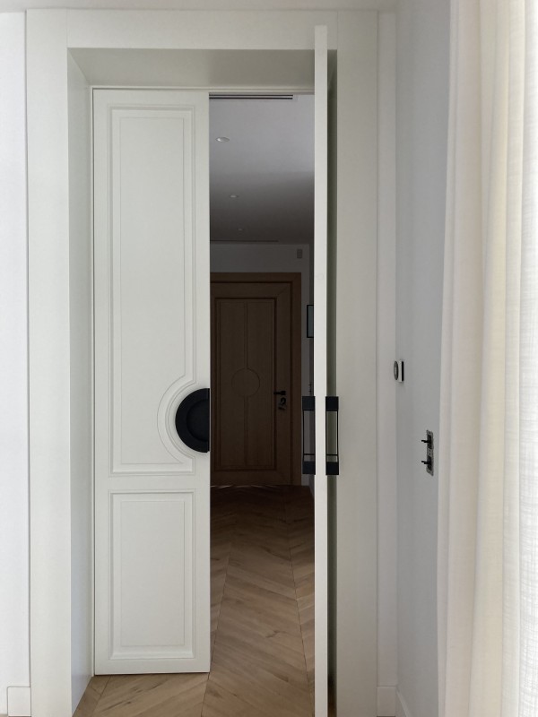 Portes originales dessinées sur mesure pour une maison d'exception sur St Tropez