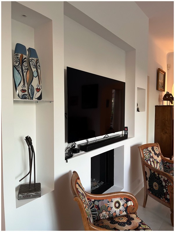 Quel meuble tv : comment le dessiner , quelles proportions choisir pour l'harmoniser aux volumes de la pièce ?