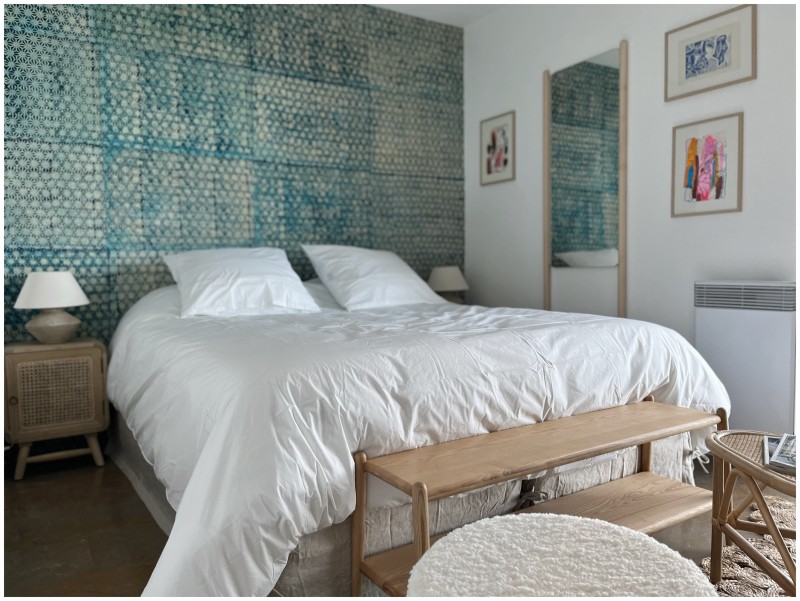 Décoration et rénovation intérieure d’une très belle maison d’architecte à Bormes les Mimosas avec une vue sur la mer impressionnante