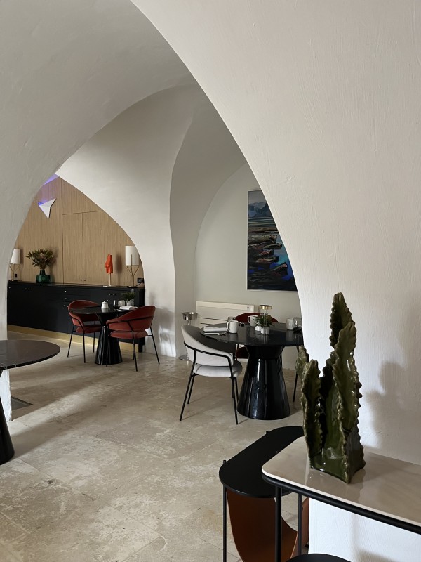 Rénovation et décoration intérieure d'un hôtel 4 étoiles et d'un restaurant étoilé en Drôme Provençale à Malataverne