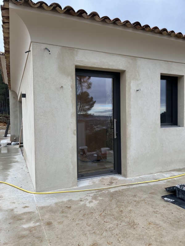 Construction d’une bastide à Aix en provence et architecture d'intérieur avec des agencements sur mesure et une décoration intérieure dans le Sud de la France