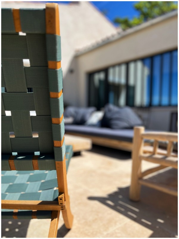 Décoration et rénovation intérieure aux couleurs douces et saturées pour cette maison dans le Sud de la France à Cornillon Confoux