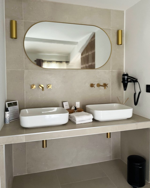 Rénovation et décoration intérieure d'un hôtel 4 étoiles et d'un restaurant étoilé en Drôme Provençale à Malataverne