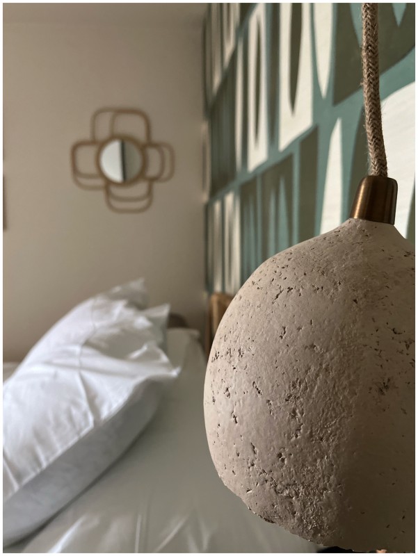 Décoration et rénovation intérieure d’une très belle maison d’architecte à Bormes les Mimosas avec une vue sur la mer impressionnante