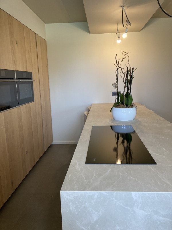 Avant/ après Rénovation d’une bastide des années 70 : rénovation intérieure et extérieure à la décoration soignée