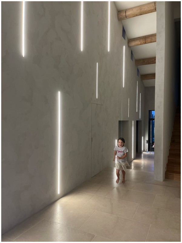 Une bastide entièrement aménagée et décorée par l’agence d’architecture d’intérieur située à Aix en Provence et à Rustrel