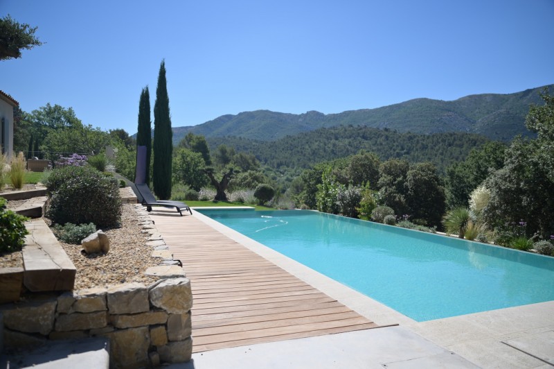 Jardins d’exception : création d’espaces paysagers en relation avec l’architecture d’intérieur dans le Sud de La France