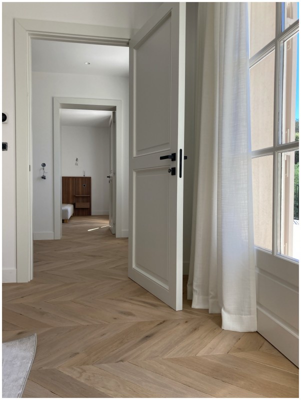 Portes originales dessinées sur mesure pour une maison d'exception sur St Tropez