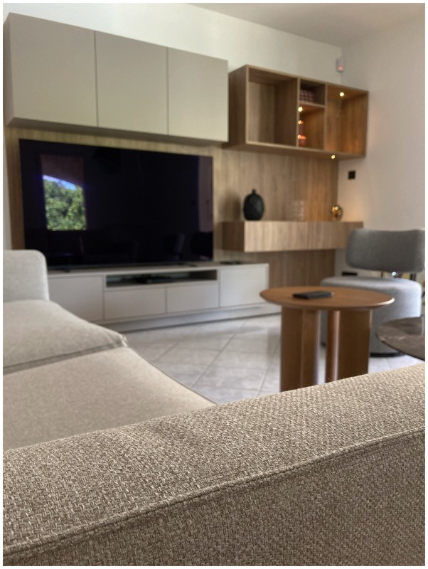 Quel meuble tv : comment le dessiner , quelles proportions choisir pour l'harmoniser aux volumes de la pièce ?