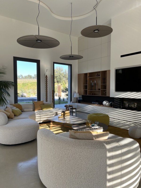 Un duo incontournable : construction d'une bastide contemporaine et création d'un jardin d'exception dans le Sud de la France à quelques pas d'Aix en provence .