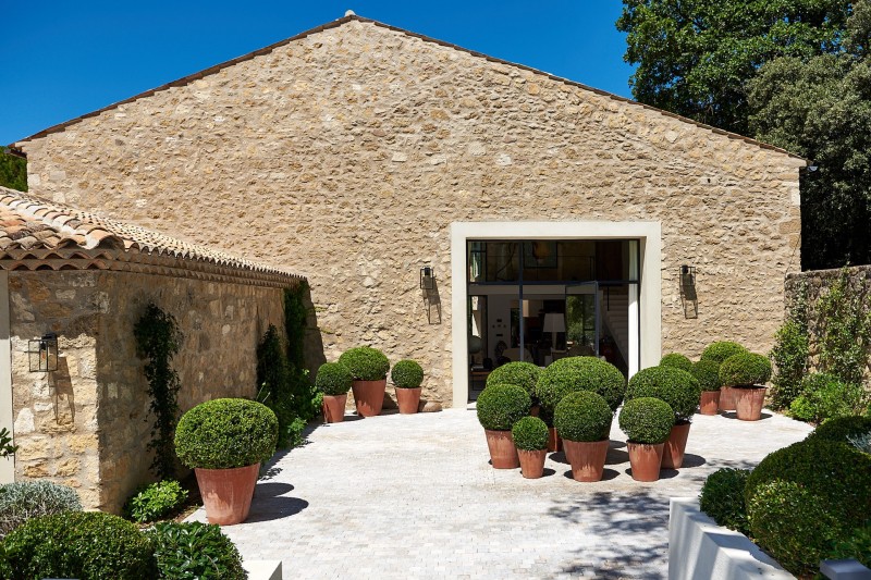 Jardins d’exception : création d’espaces paysagers en relation avec l’architecture d’intérieur dans le Sud de La France