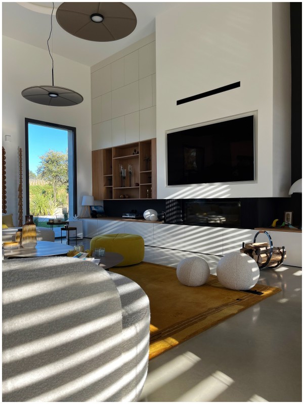 Construction d’une bastide à Aix en provence et architecture d'intérieur avec des agencements sur mesure et une décoration intérieure dans le Sud de la France