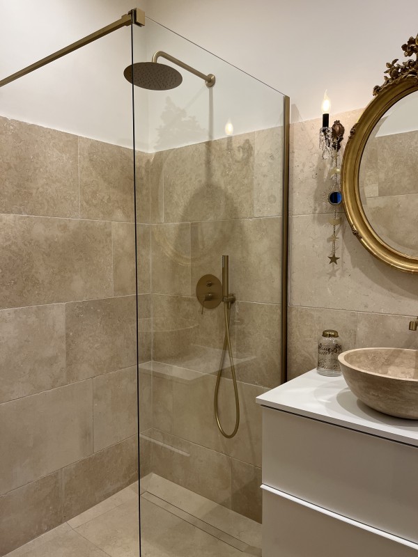 un hôtel particulier entièrement rénové et décoré à aix en provence dans le sud de la provence.