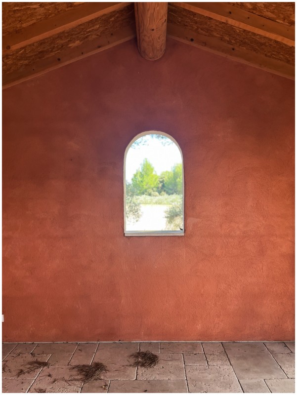 Rénovation intérieure et décoration épurée d'une bastide rénovée dans les Alpilles près de Pélissanne