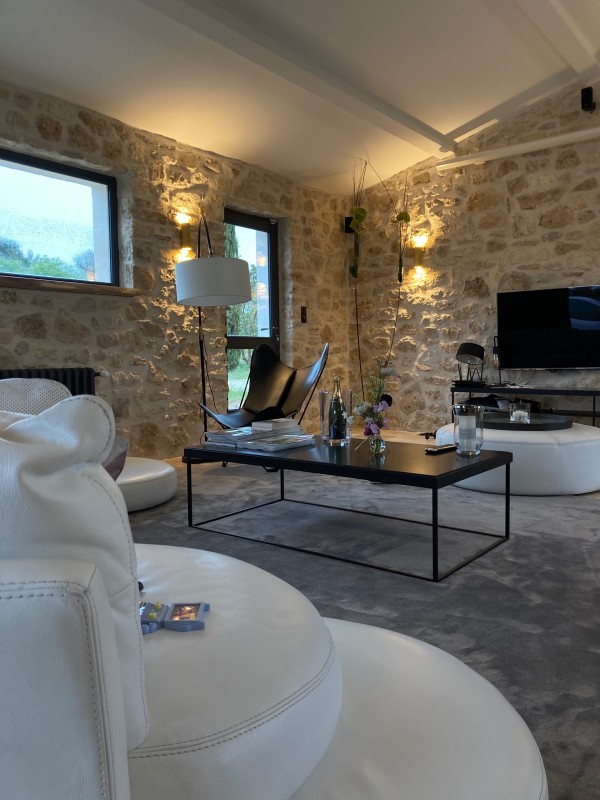 Création de chambres de charme de luxe et de gites dans le Luberon à Puyricard dans le Sud de la France