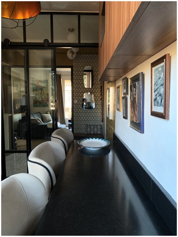 Rénovation d'un appartement d'artiste situé en plein coeur d'Aix en Provence : décoration soignée et objets d'art