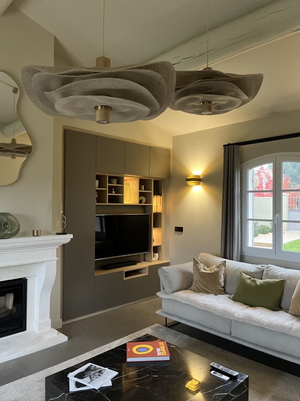 Avant/ après Rénovation d’une bastide des années 70 : rénovation intérieure et extérieure à la décoration soignée