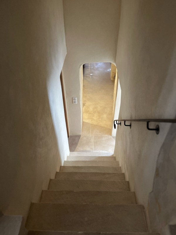 Rénovation et décoration intérieure d'une bastide à fort caractère architectural dans les Alpilles à Fontvieille