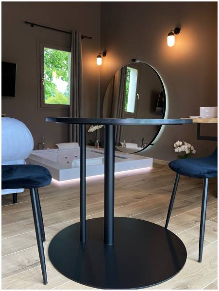 Création de chambres de charme de luxe et de gites dans le Luberon à Puyricard dans le Sud de la France