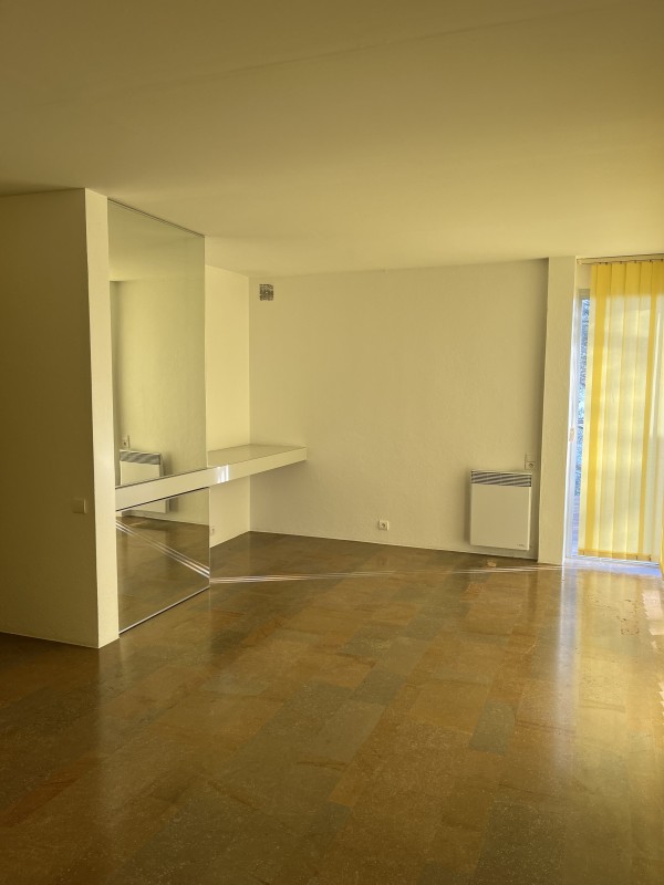 Une maison en bordure de mer à rénover entièrement avec une décoration lui donnant un ADN artistique impressionnant