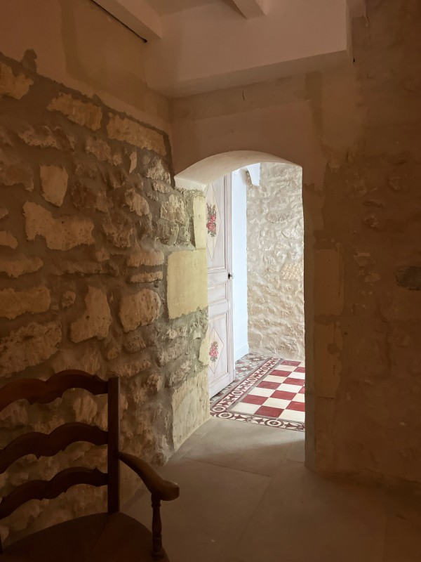 Rénovation et décoration intérieure d'une bastide à fort caractère architectural dans les Alpilles à Fontvieille