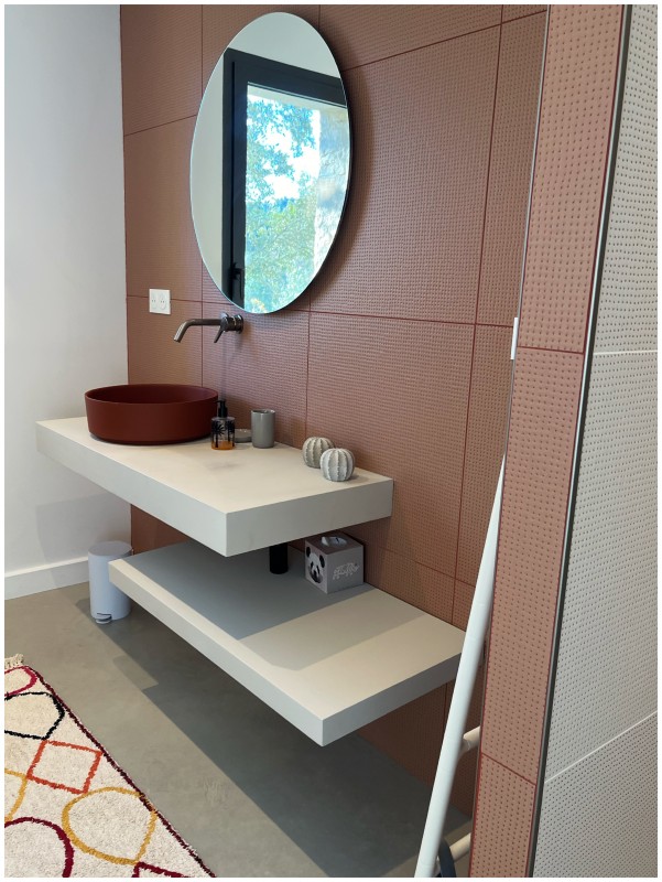 Construction d’une bastide à Aix en provence et architecture d'intérieur avec des agencements sur mesure et une décoration intérieure dans le Sud de la France