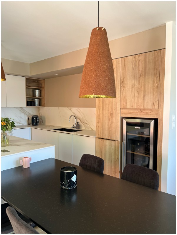 Décoration et rénovation intérieure aux couleurs douces et saturées pour cette maison dans le Sud de la France à Cornillon Confoux