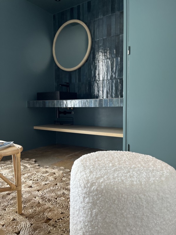 Une maison en bordure de mer à rénover entièrement avec une décoration lui donnant un ADN artistique impressionnant