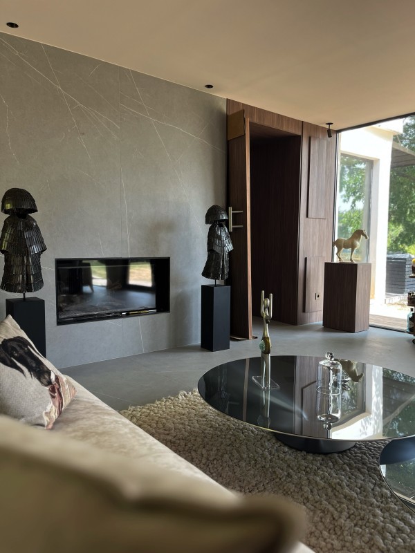 Rénovation d’une villa en Provence : art, matières nobles et aménagement sur mesure dans le Sud de la France pour ses collectionneurs d'art