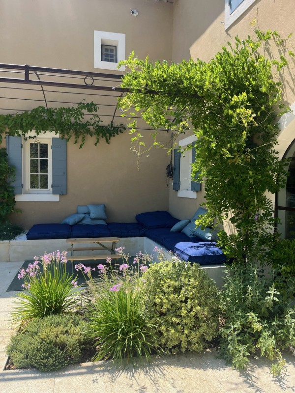 Rénovation et décoration intérieure d’une très belle bastide ancienne dans le Luberon à Goult