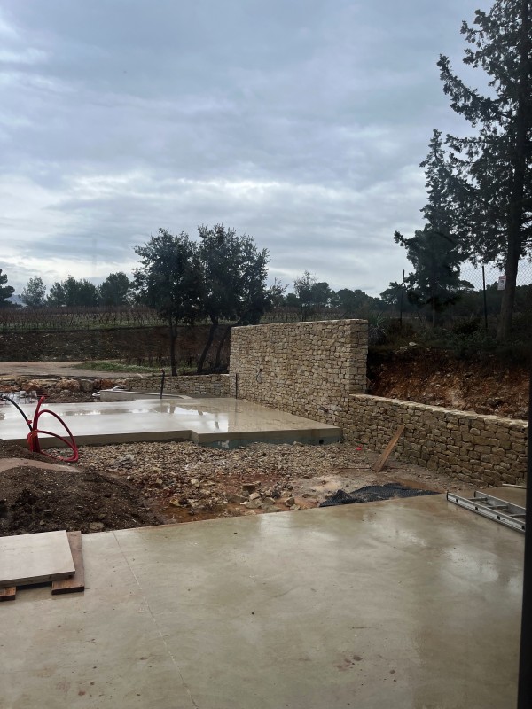 Construction d’une bastide à Aix en provence et architecture d'intérieur avec des agencements sur mesure et une décoration intérieure dans le Sud de la France