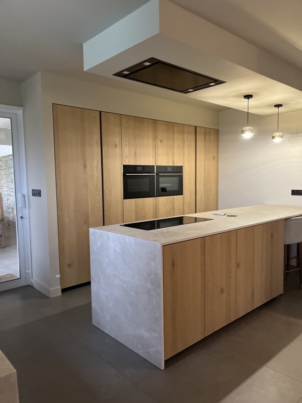 Avant/ après Rénovation d’une bastide des années 70 : rénovation intérieure et extérieure à la décoration soignée