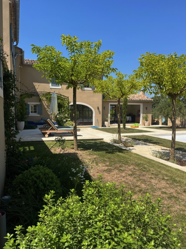 Rénovation et décoration intérieure d’une très belle bastide ancienne dans le Luberon à Goult