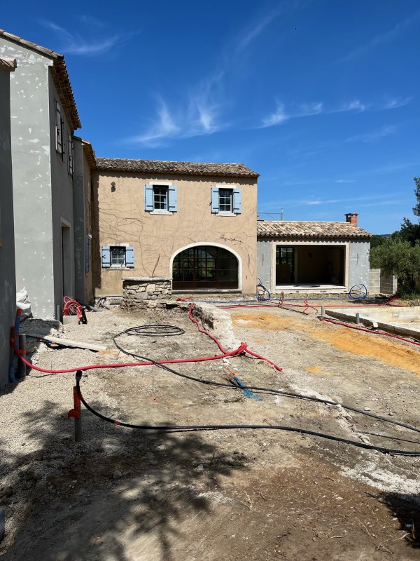 Rénovation et décoration intérieure d’une très belle bastide ancienne dans le Luberon à Goult