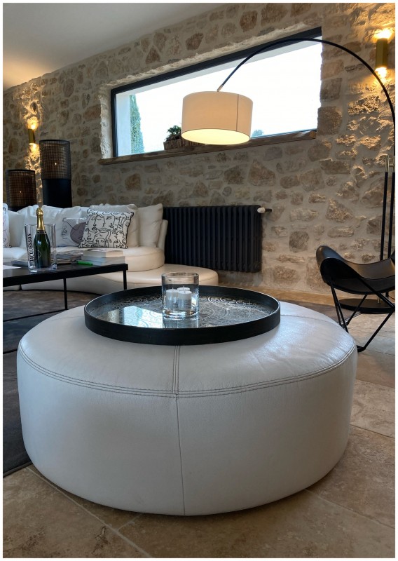 Création de chambres de charme de luxe et de gites dans le Luberon à Puyricard dans le Sud de la France