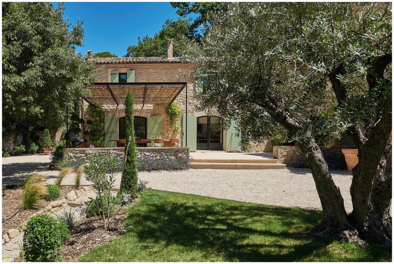 Jardins d’exception : création d’espaces paysagers en relation avec l’architecture d’intérieur dans le Sud de La France