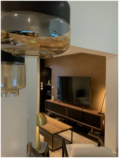 lampes en verre pour une cuisine avec un plan de travail en céramique